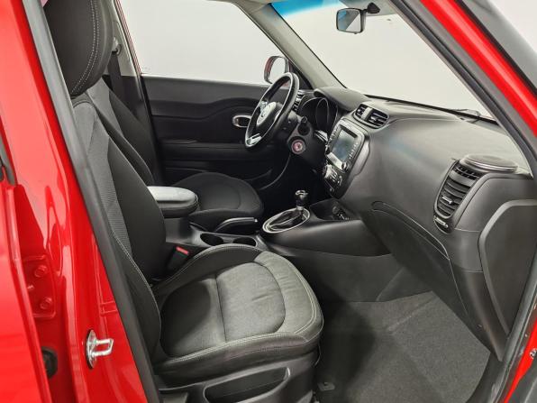 Kia Soul II Рестайлинг с пробегом 2017 года, цена 1 299 000 рублей, 110001 км, хэтчбек, Автокод Объявления