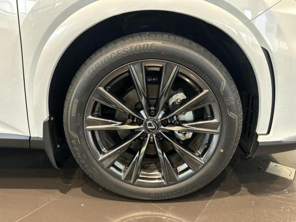 Lexus RX V с пробегом 2024 года, цена 10 975 000 рублей, 3956 км, внедорожник, Автокод Объявления