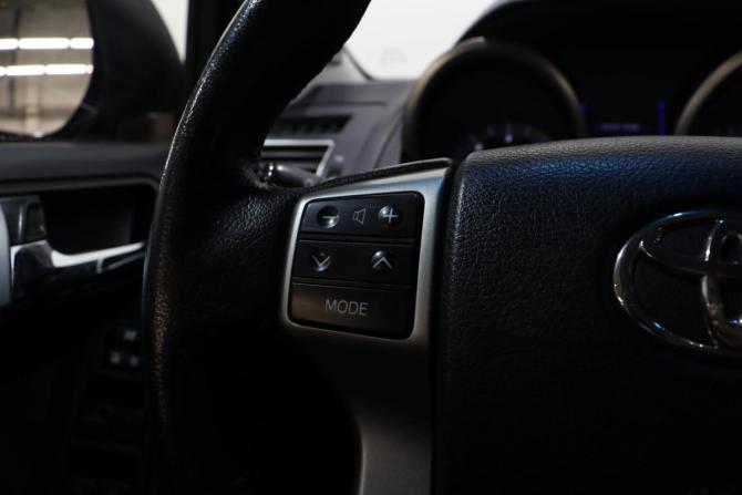 Toyota Land Cruiser Prado 150 Series Рестайлинг 1 с пробегом 2017 года, цена 3 990 000 рублей, 155150 км, внедорожник, Автокод Объявления
