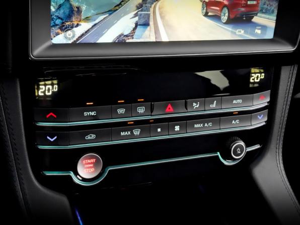 Jaguar F-Pace I с пробегом 2019 года, цена 3 670 000 рублей, 65060 км, внедорожник, Автокод Объявления