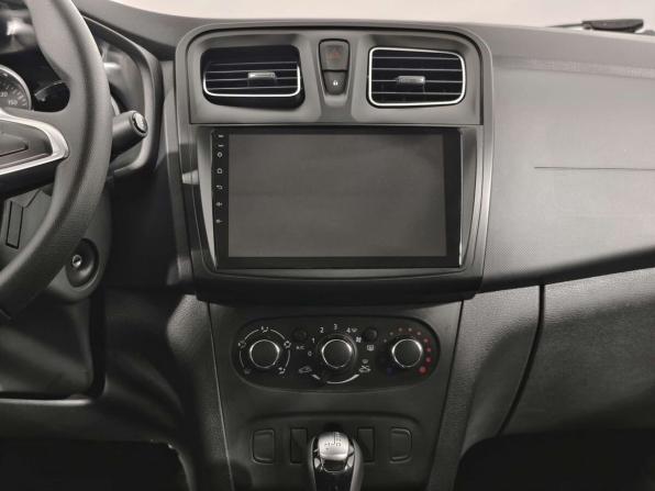 Renault Logan II Рестайлинг с пробегом 2018 года, цена 1 045 000 рублей, 65000 км, седан, Автокод Объявления