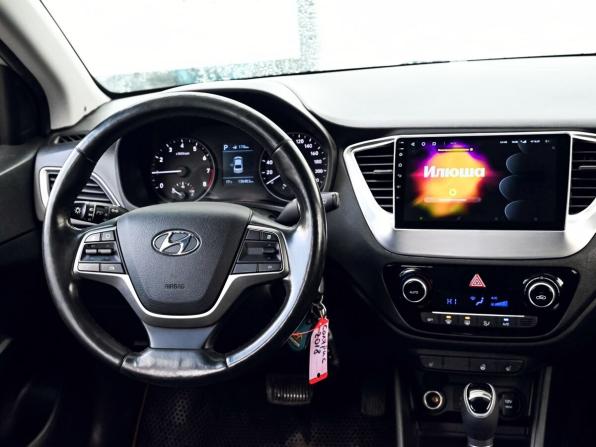 Hyundai Solaris II с пробегом 2018 года, цена 1 315 000 рублей, 135452 км, седан, Автокод Объявления