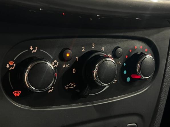 Renault Logan II с пробегом 2018 года, цена 859 000 рублей, 60000 км, седан, Автокод Объявления