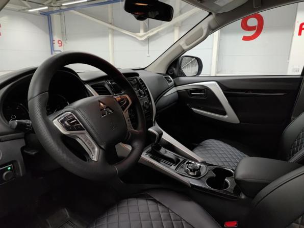 Mitsubishi Pajero Sport III с пробегом 2017 года, цена 2 550 000 рублей, 245266 км, внедорожник, Автокод Объявления