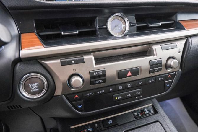 Lexus ES VII Рестайлинг с пробегом 2012 года, цена 1 649 000 рублей, 196000 км, седан, Автокод Объявления