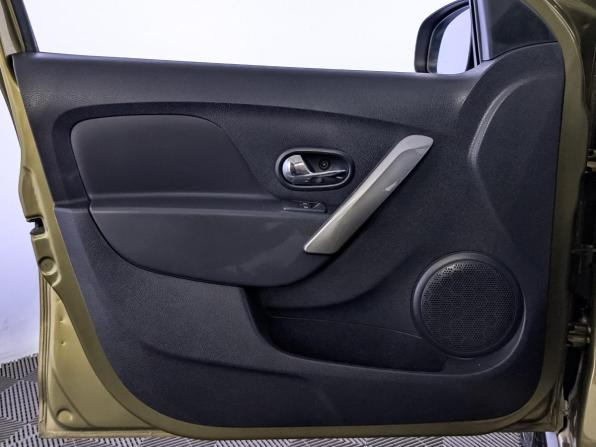 Renault Sandero II с пробегом 2015 года, цена 995 000 рублей, 50583 км, хэтчбек, Автокод Объявления