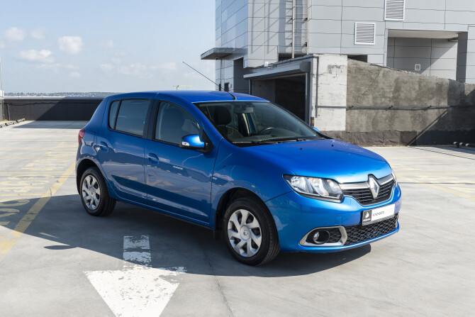 Renault Sandero II с пробегом 2016 года, цена 877 000 рублей, 130000 км, хэтчбек, Автокод Объявления