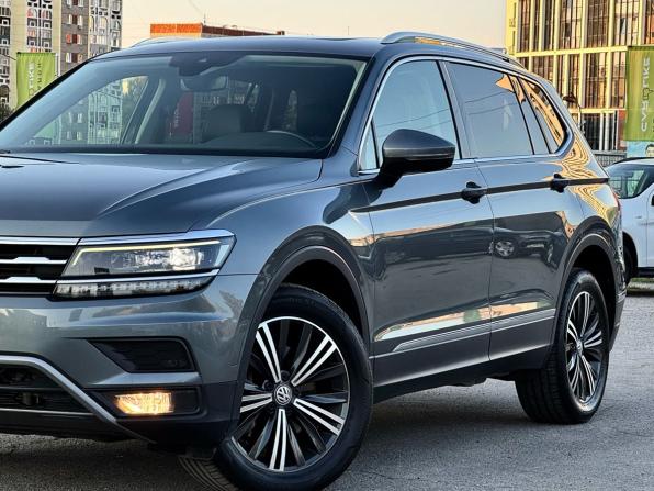 Volkswagen Tiguan II с пробегом 2018 года, цена 2 699 000 рублей, 136821 км, внедорожник, Автокод Объявления
