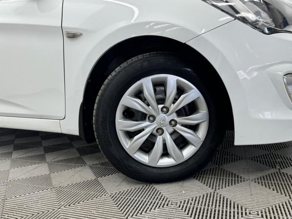 Hyundai Solaris I Рестайлинг с пробегом 2015 года, цена 890 000 рублей, 169307 км, хэтчбек, Автокод Объявления