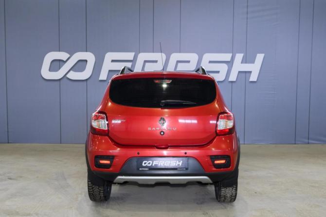 Renault Sandero II с пробегом 2015 года, цена 649 000 рублей, 269102 км, хэтчбек, Автокод Объявления