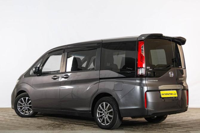 Honda Stepwgn V с пробегом 2015 года, цена 1 499 000 рублей, 129260 км, минивэн, Автокод Объявления