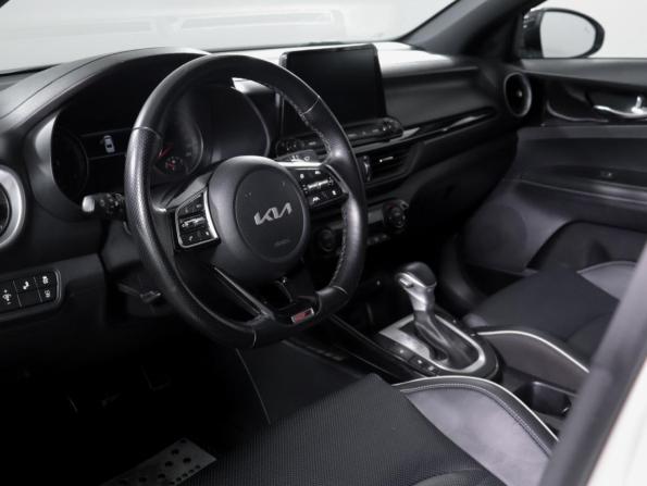 Kia Cerato IV Рестайлинг с пробегом 2022 года, цена 2 429 000 рублей, 29500 км, седан, Автокод Объявления
