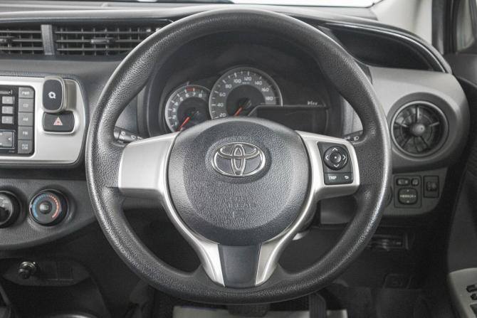 Toyota Vitz III (XP130) Рестайлинг с пробегом 2016 года, цена 869 000 рублей, 177200 км, хэтчбек, Автокод Объявления