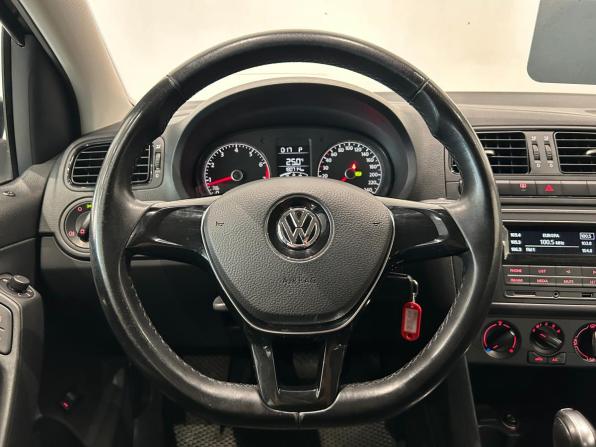 Volkswagen Polo V Рестайлинг с пробегом 2016 года, цена 919 000 рублей, 180711 км, седан, Автокод Объявления