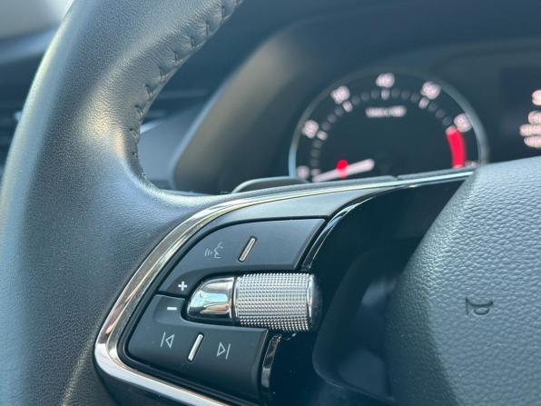 Skoda Octavia IV (A8) с пробегом 2021 года, цена 2 279 000 рублей, 69436 км, лифтбек, Автокод Объявления