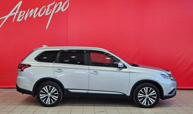 Mitsubishi Outlander III Рестайлинг 3 с пробегом 2018 года, цена 1 920 000 рублей, 160000 км, внедорожник, Автокод Объявления