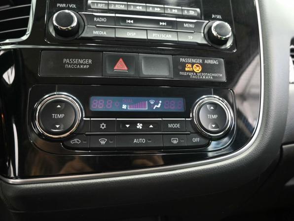 Mitsubishi Outlander III Рестайлинг 2 с пробегом 2015 года, цена 1 789 900 рублей, 159000 км, внедорожник, Автокод Объявления