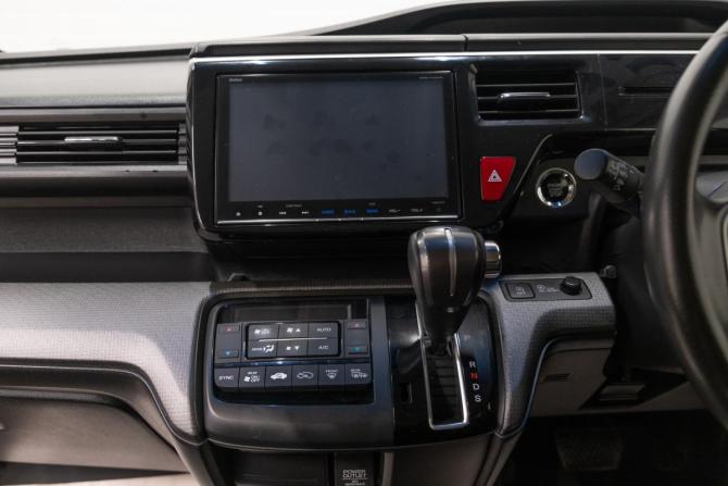 Honda Stepwgn V с пробегом 2017 года, цена 1 889 000 рублей, 136815 км, минивэн, Автокод Объявления