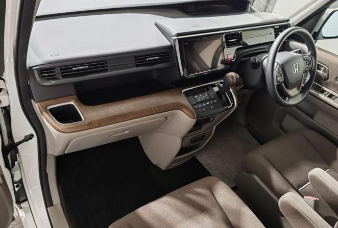 Honda Stepwgn V Рестайлинг с пробегом 2020 года, цена 2 450 000 рублей, 89279 км, минивэн, Автокод Объявления