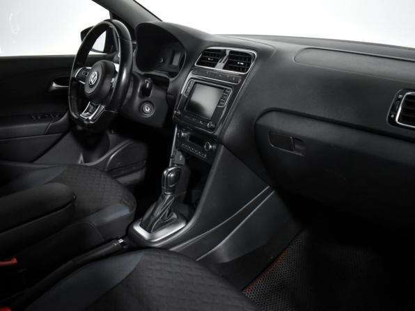 Volkswagen Polo V Рестайлинг с пробегом 2020 года, цена 1 360 000 рублей, 97819 км, седан, Автокод Объявления
