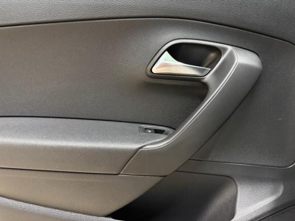 Volkswagen Polo V Рестайлинг с пробегом 2018 года, цена 933 000 рублей, 151115 км, седан, Автокод Объявления