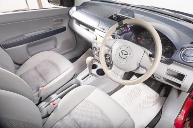 Mazda Demio II (DY) с пробегом 2003 года, цена 379 000 рублей, 2500000 км, хэтчбек, Автокод Объявления