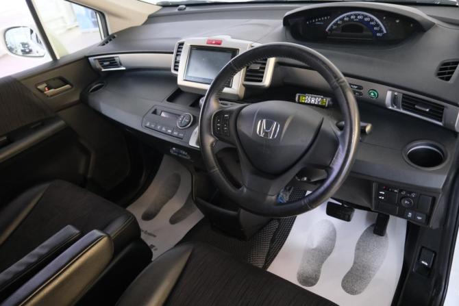 Honda Freed I Рестайлинг 2 с пробегом 2015 года, цена 1 629 000 рублей, 110000 км, компактвэн, Автокод Объявления