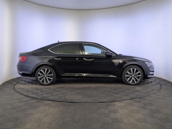Skoda Superb III Рестайлинг с пробегом 2024 года, цена 2 900 000 рублей, 66490 км, лифтбек, Автокод Объявления