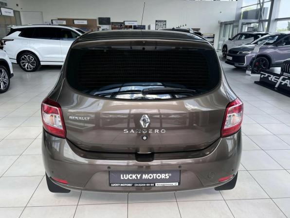 Renault Sandero II Рестайлинг с пробегом 2018 года, цена 845 000 рублей, 220012 км, хэтчбек, Автокод Объявления