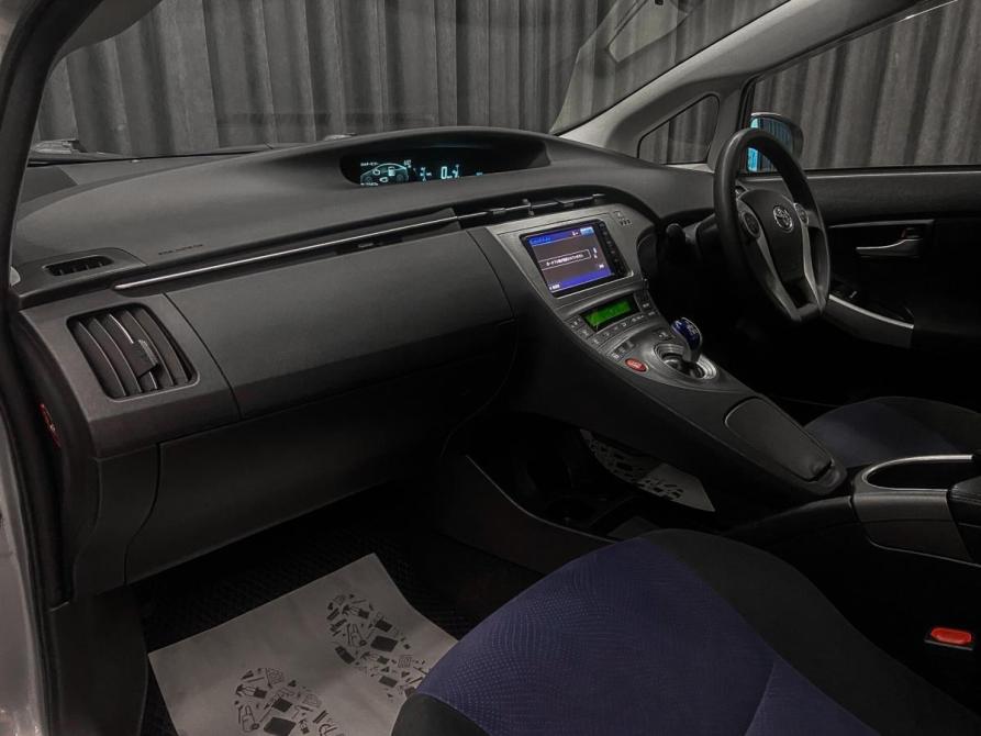 Toyota Prius III Рестайлинг (XW30) Красноярск  - изображение 13