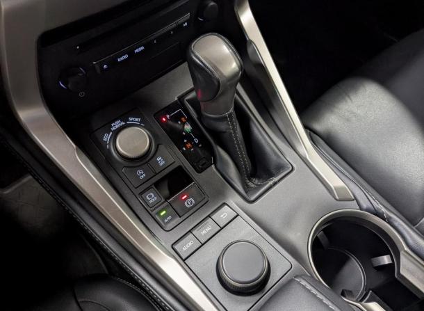Lexus NX I с пробегом 2015 года, цена 2 690 000 рублей, 134500 км, внедорожник, Автокод Объявления