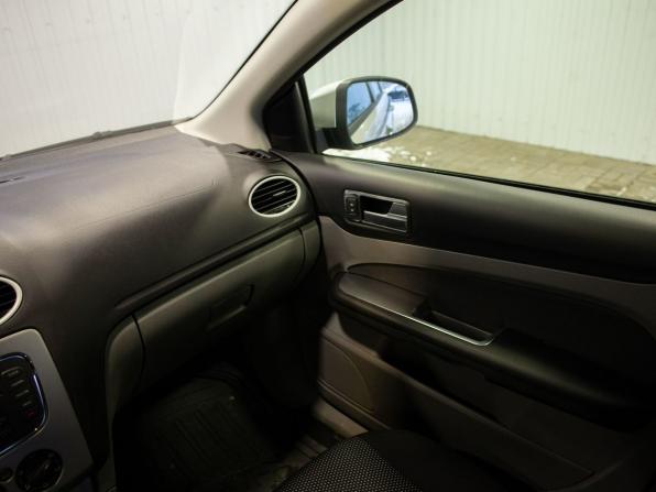 Ford Focus II Рестайлинг с пробегом 2010 года, цена 645 000 рублей, 174331 км, хэтчбек, Автокод Объявления