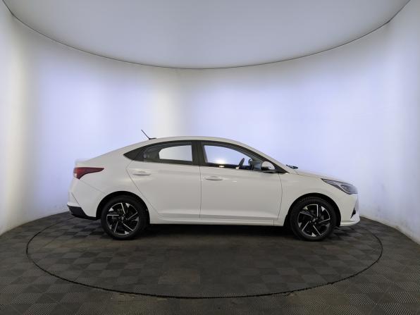 Hyundai Solaris II Рестайлинг с пробегом 2022 года, цена 1 700 000 рублей, 84425 км, седан, Автокод Объявления