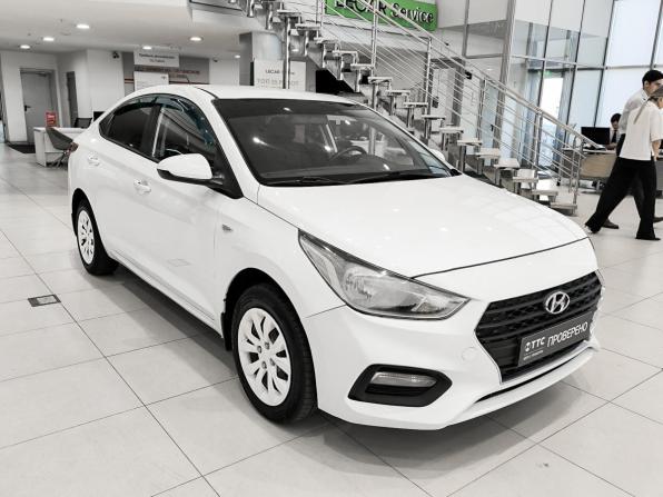 Hyundai Solaris II с пробегом 2018 года, цена 850 000 рублей, 306951 км, седан, Автокод Объявления