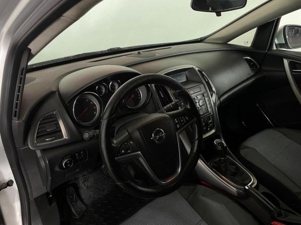 Opel Astra J с пробегом 2011 года, цена 550 000 рублей, 233410 км, хэтчбек, Автокод Объявления