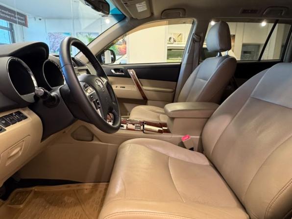 Toyota Highlander II (XU40) Рестайлинг с пробегом 2012 года, цена 2 390 000 рублей, 196797 км, внедорожник, Автокод Объявления