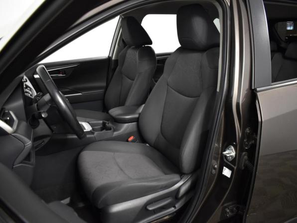 Toyota RAV4 V (XA50) с пробегом 2021 года, цена 2 723 100 рублей, 124741 км, внедорожник, Автокод Объявления