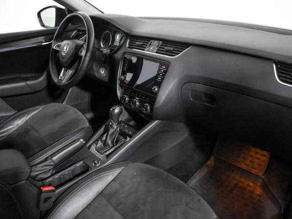 Skoda Octavia III (A7) Рестайлинг с пробегом 2017 года, цена 2 490 000 рублей, 121673 км, универсал, Автокод Объявления