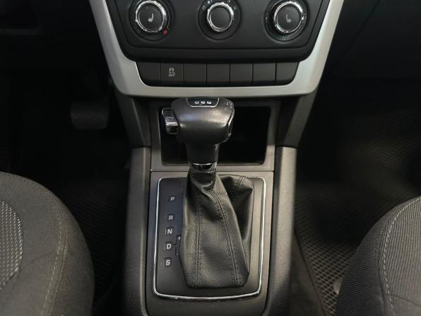 Skoda Yeti I с пробегом 2012 года, цена 890 000 рублей, 85600 км, внедорожник, Автокод Объявления