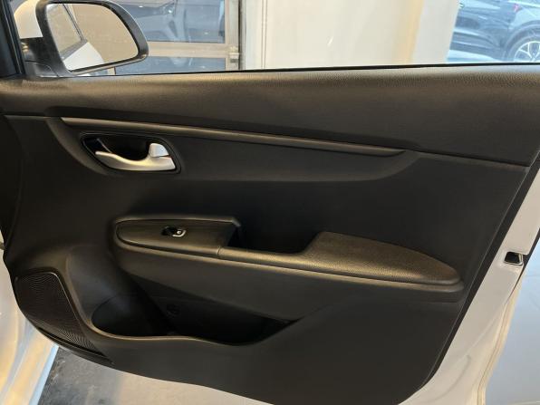 Kia Rio IV Рестайлинг с пробегом 2021 года, цена 1 479 000 рублей, 124853 км, седан, Автокод Объявления