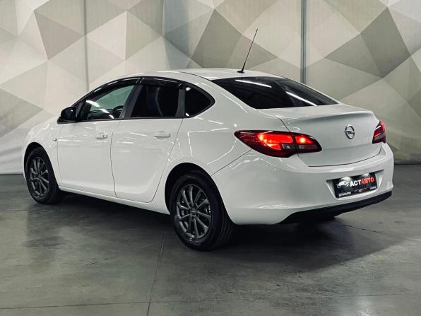 Opel Astra J Рестайлинг с пробегом 2014 года, цена 750 000 рублей, 181932 км, седан, Автокод Объявления