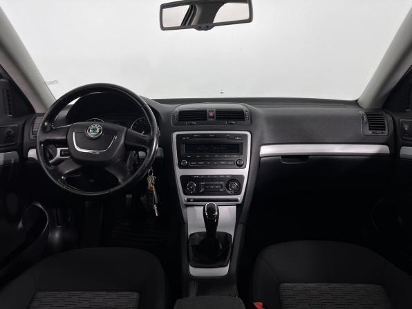 Skoda Octavia II (A5) Рестайлинг с пробегом 2011 года, цена 949 000 рублей, 172356 км, лифтбек, Автокод Объявления