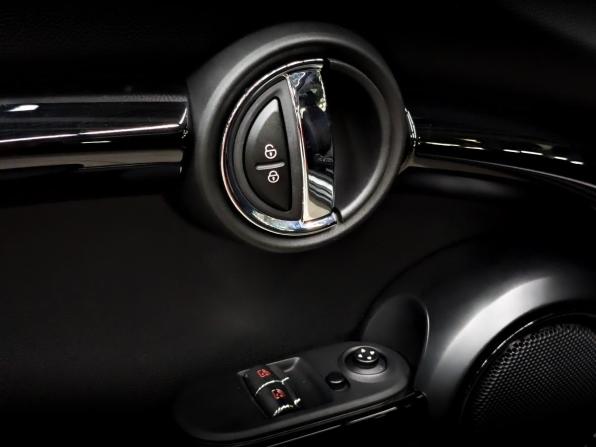 Mini Hatch III (F55/F56) Рестайлинг с пробегом 2019 года, цена 1 915 000 рублей, 42925 км, хэтчбек, Автокод Объявления