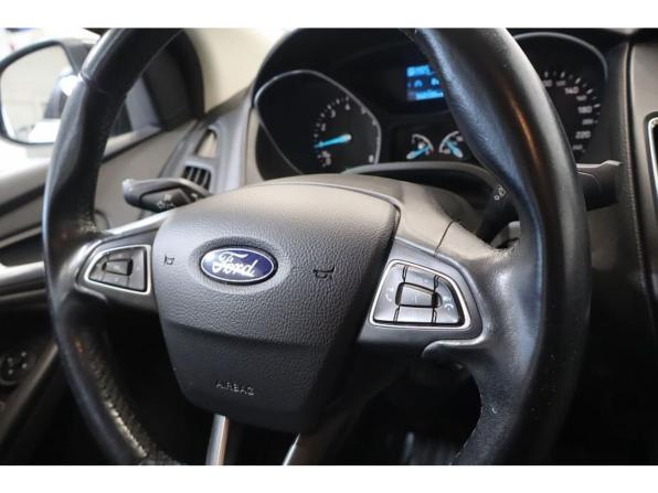 Ford Focus III Рестайлинг с пробегом 2017 года, цена 892 400 рублей, 168073 км, седан, Автокод Объявления
