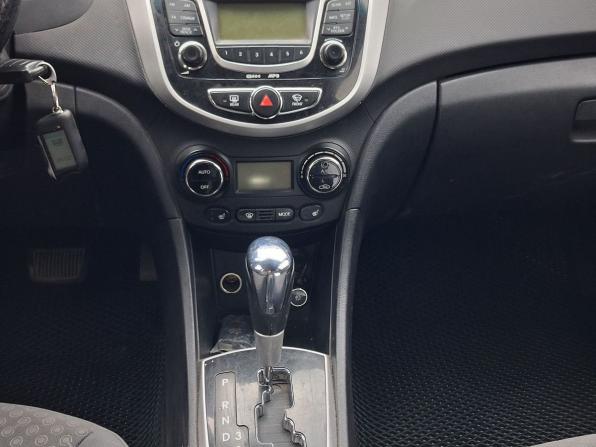Hyundai Solaris I с пробегом 2012 года, цена 700 000 рублей, 173266 км, хэтчбек, Автокод Объявления