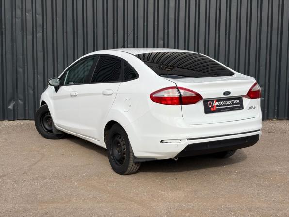 Ford Fiesta Mk6 Рестайлинг с пробегом 2015 года, цена 675 000 рублей, 135100 км, седан, Автокод Объявления