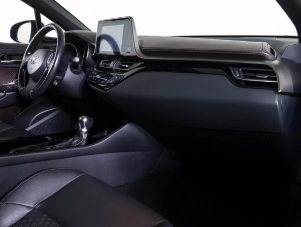 Toyota C-HR I с пробегом 2018 года, цена 2 590 000 рублей, 63830 км, внедорожник, Автокод Объявления