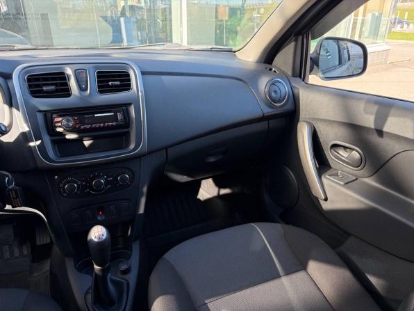 Renault Logan II с пробегом 2015 года, цена 595 000 рублей, 141000 км, седан, Автокод Объявления