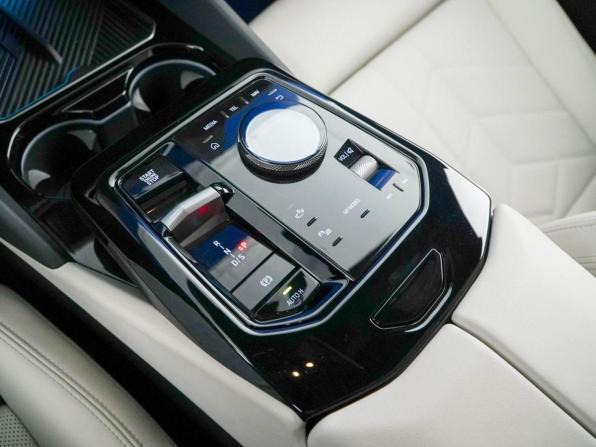 BMW 5 серии VIII (G60/G61/G68) с пробегом 2024 года, цена 6 698 888 рублей, 51596 км, седан, Автокод Объявления