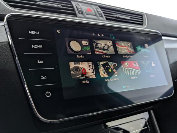 Skoda Superb III Рестайлинг с пробегом 2024 года, цена 2 900 000 рублей, 66490 км, лифтбек, Автокод Объявления